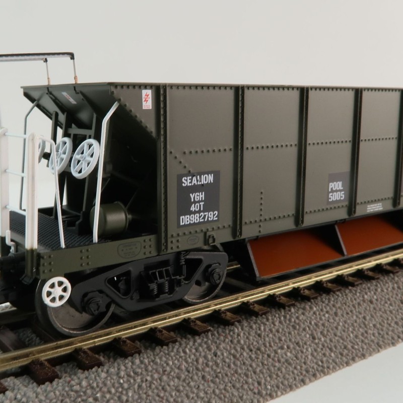 Hornby R60245 CIVIL ENGINEERING YGH Seacow Wagon DB982599 - Era 8 OO Scale