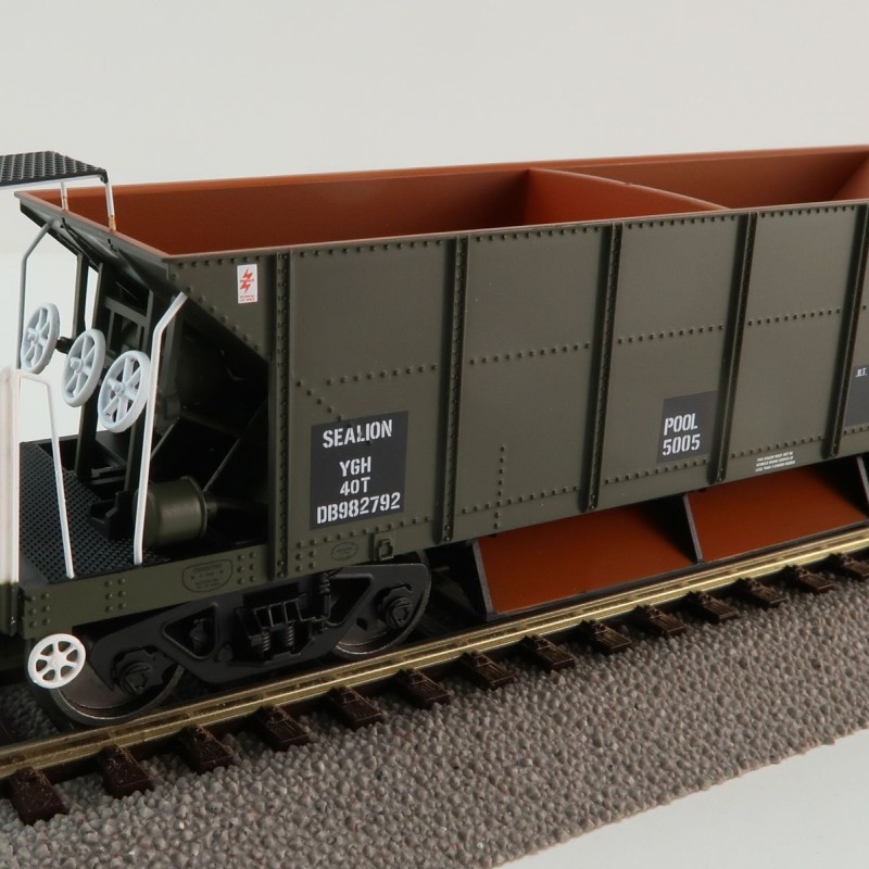 Hornby R60245 CIVIL ENGINEERING YGH Seacow Wagon DB982599 - Era 8 OO Scale