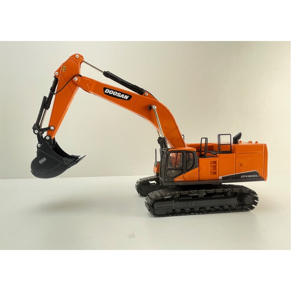 Doosan - Doosan DX800-LC-9 Large Hydraulic Crawler Excavator Diecast - Scale 1:50