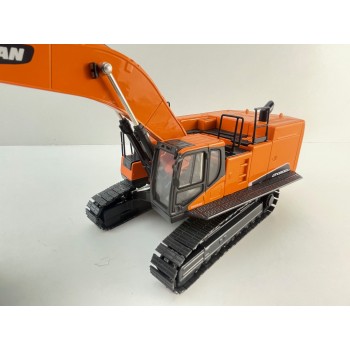 Doosan - Doosan DX800-LC-9 Large Hydraulic Crawler Excavator Diecast - Scale 1:50