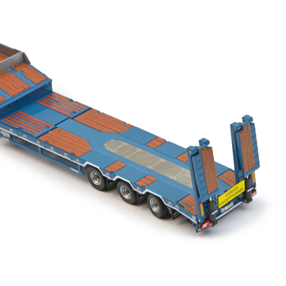 IMC Models 20-1036 Sarens Mercedes Actros2 6x4 with EuroFlex 3axle Trailer - Scale 1:50