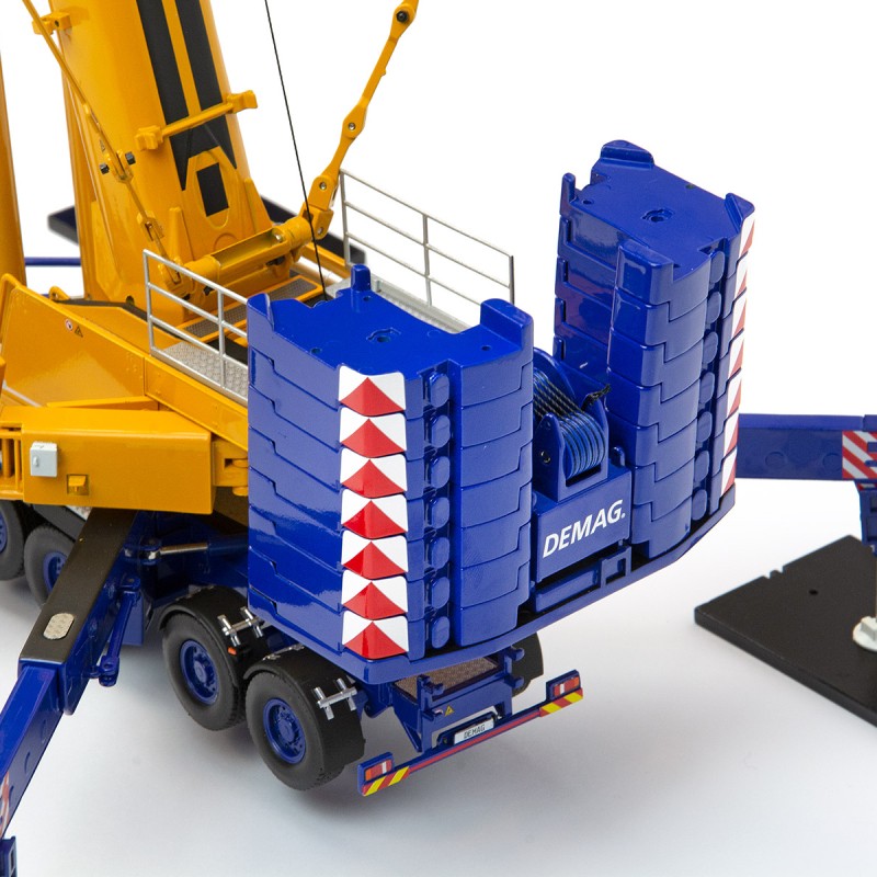 IMC Models 31-0141 Demag AC 700-9 All Terrain Mobile Crane Standard Edition - Scale 1:50