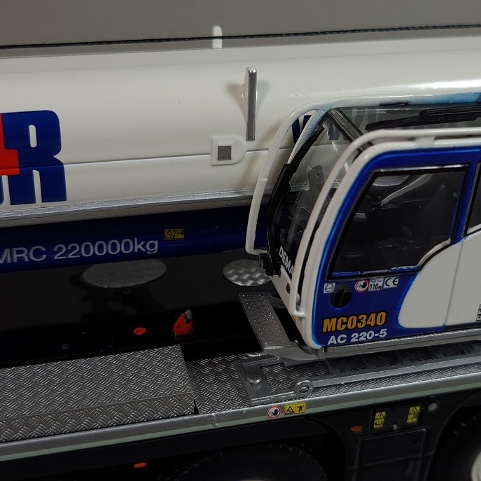 IMC Models 31-0274 Australian Demag AC 220-5 All Terrain Mobile Crane LCR Group - Scale 1:50