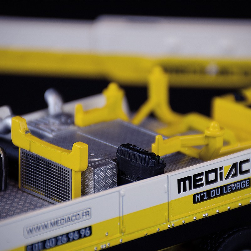 IMC Models 32-0138 Demag AC 700-9 All Terrain Mobile Crane Mediaco - Scale 1:50
