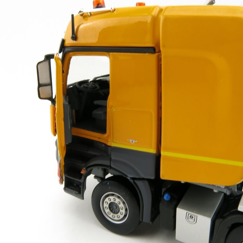 IMC Models 33-0122 Mercedes-Benz Arocs SLT BigSpace 8x4 Prime Mover Yellow 1:50