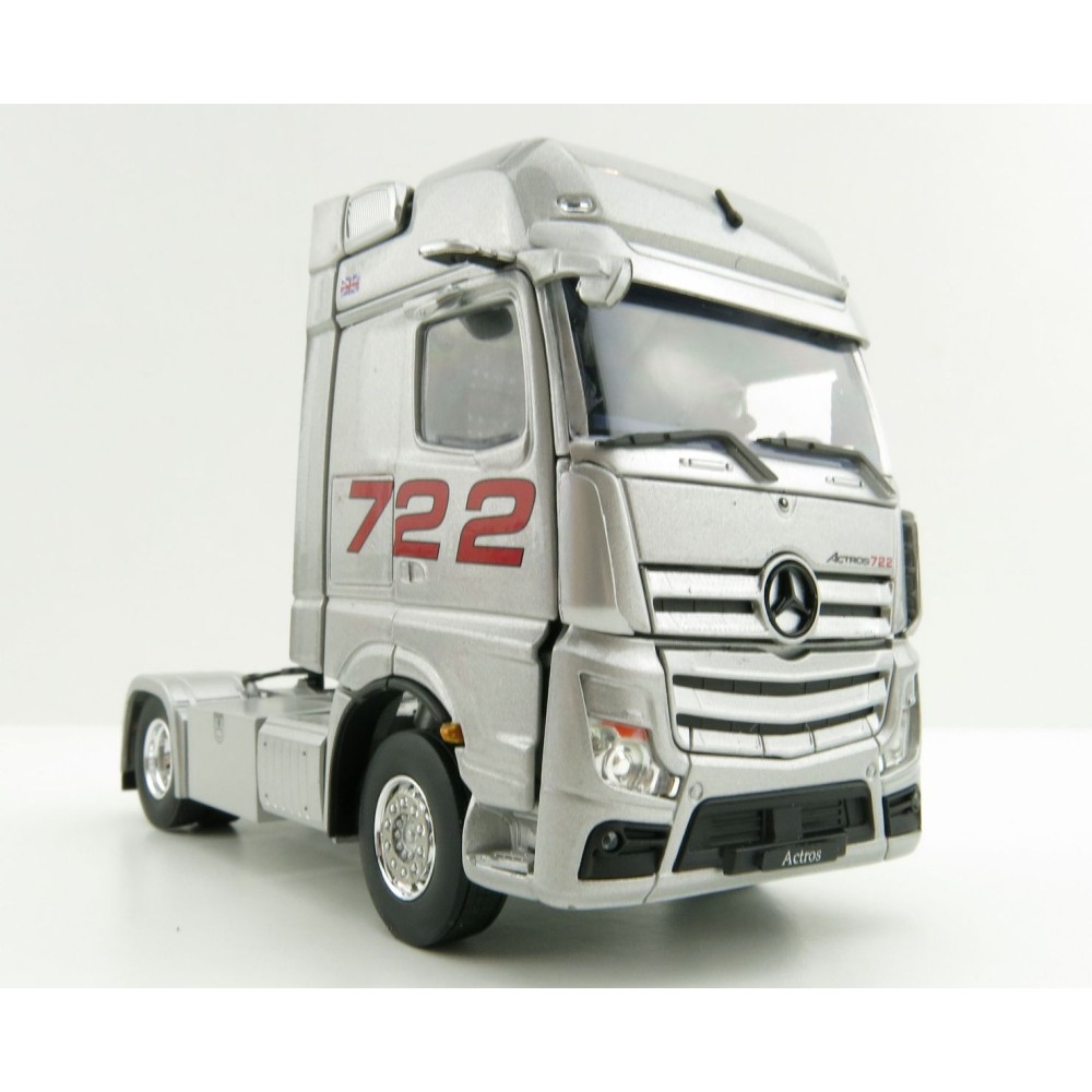 IMC Models 33-0123 Mercedes-Benz Actros 722 GigaSpace 4x2 Sir Stirling Moss 1:50