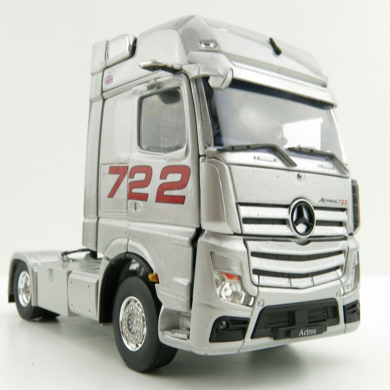 IMC Models 33-0123 Mercedes-Benz Actros 722 GigaSpace 4x2 Sir Stirling Moss 1:50