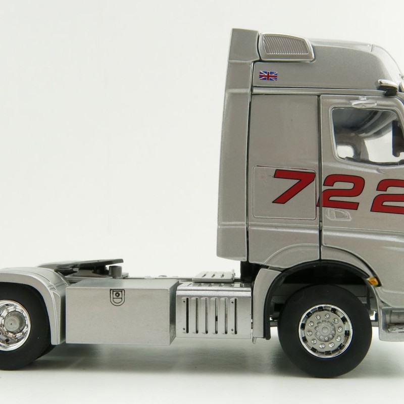 IMC Models 33-0123 Mercedes-Benz Actros 722 GigaSpace 4x2 Sir Stirling Moss 1:50