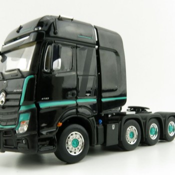 IMC Models 33-0126 Mercedes-Benz Actros SLT BigSpace 8x4 - Actros 1 Black Edition 1:50