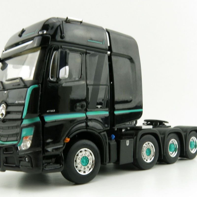 IMC Models 33-0126 Mercedes-Benz Actros SLT BigSpace 8x4 - Actros 1 Black Edition 1:50