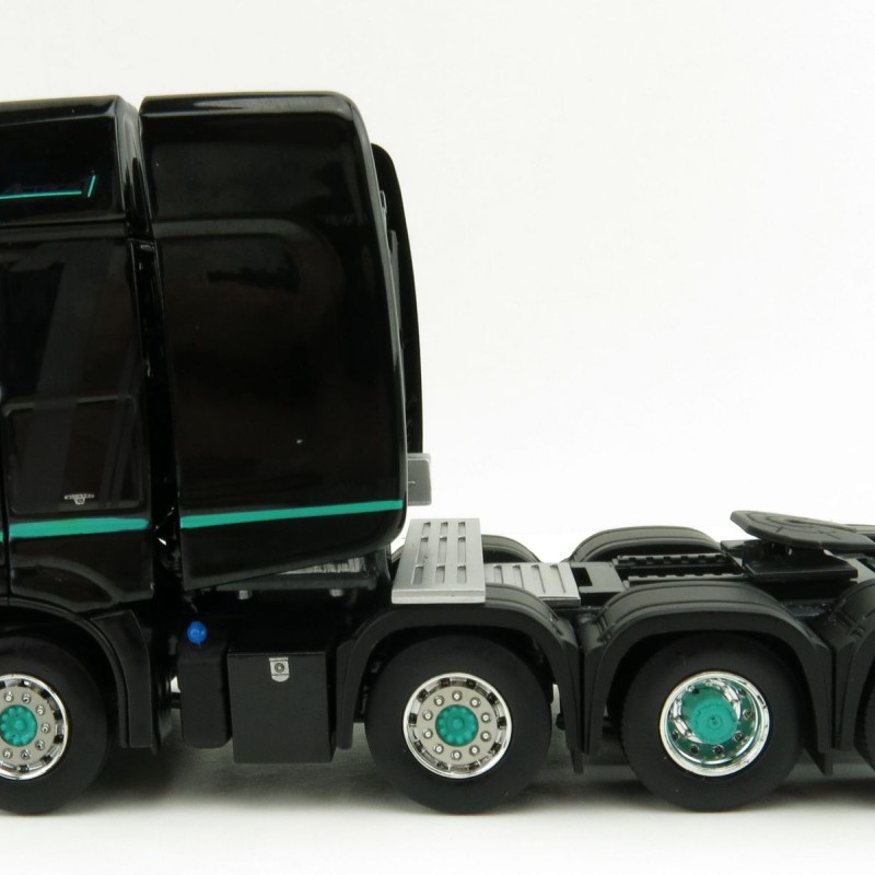 IMC Models 33-0126 Mercedes-Benz Actros SLT BigSpace 8x4 - Actros 1 Black Edition 1:50