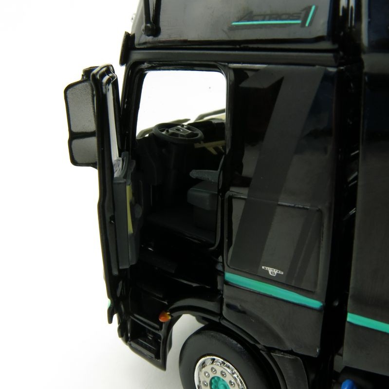 IMC Models 33-0126 Mercedes-Benz Actros SLT BigSpace 8x4 - Actros 1 Black Edition 1:50