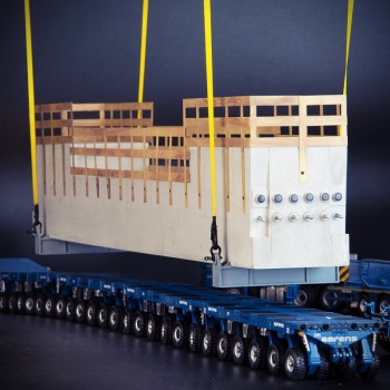 IMC Models 33-0147 Bridge Section Load with Lifting Frame - Scale 1:50