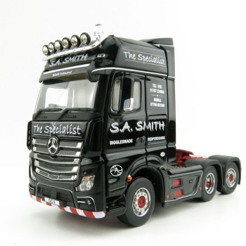 IMC Models 33-0160 Mercedes-Benz Actros GigaSpace 6x2 Prime Mover RHD - S.A. Smith - 1:50