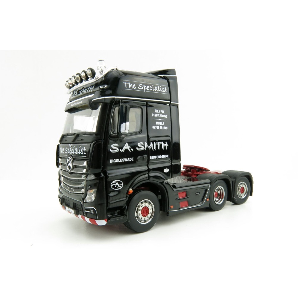 IMC Models 33-0160 Mercedes-Benz Actros GigaSpace 6x2 Prime Mover RHD - S.A. Smith - 1:50