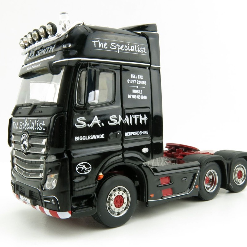 IMC Models 33-0160 Mercedes-Benz Actros GigaSpace 6x2 Prime Mover RHD - S.A. Smith - 1:50