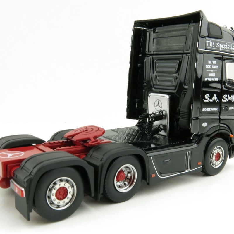 IMC Models 33-0160 Mercedes-Benz Actros GigaSpace 6x2 Prime Mover RHD - S.A. Smith - 1:50