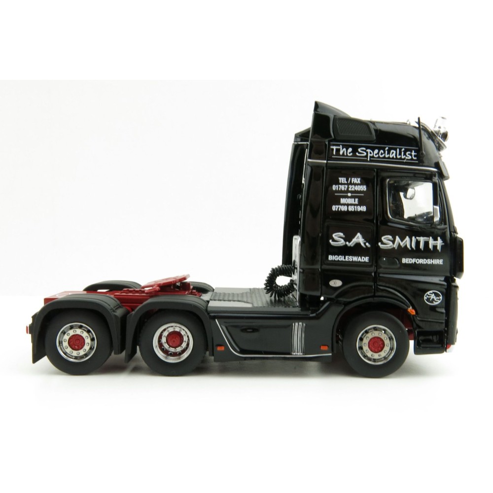 IMC Models 33-0160 Mercedes-Benz Actros GigaSpace 6x2 Prime Mover RHD - S.A. Smith - 1:50