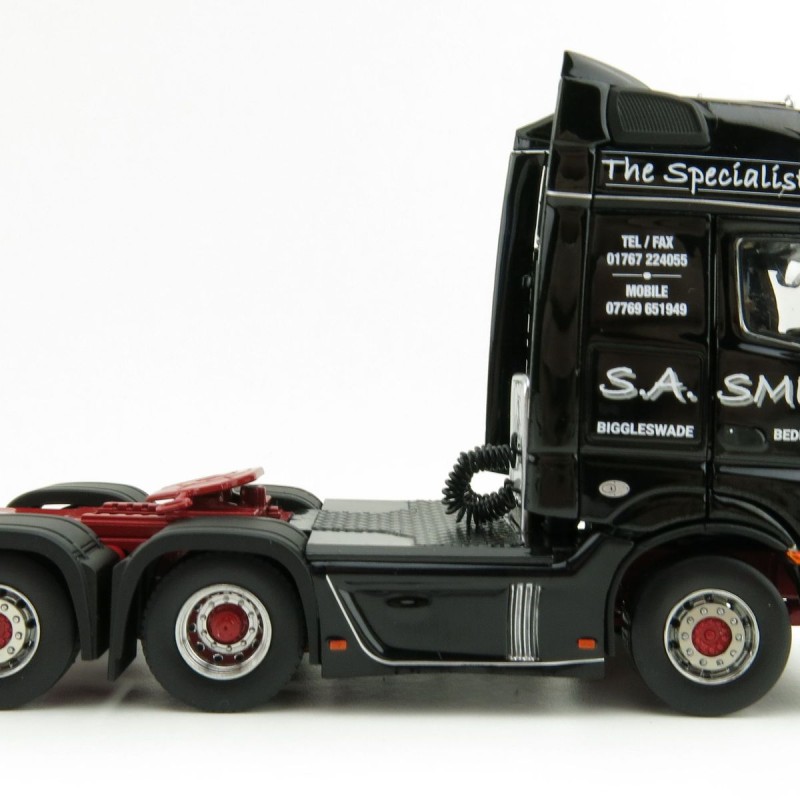 IMC Models 33-0160 Mercedes-Benz Actros GigaSpace 6x2 Prime Mover RHD - S.A. Smith - 1:50