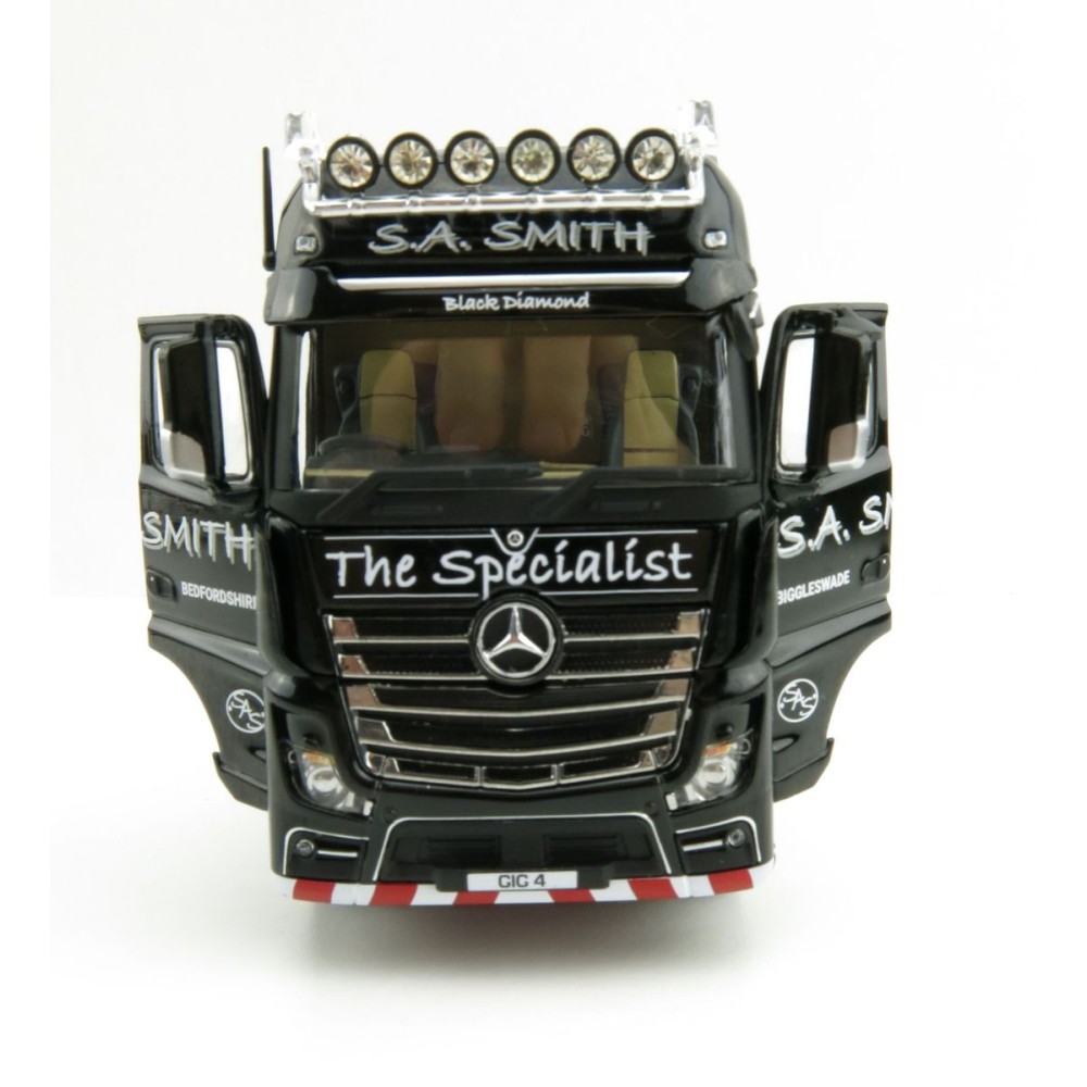 IMC Models 33-0160 Mercedes-Benz Actros GigaSpace 6x2 Prime Mover RHD - S.A. Smith - 1:50