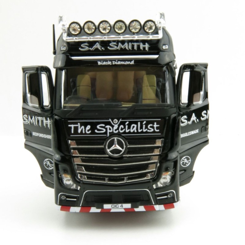 IMC Models 33-0160 Mercedes-Benz Actros GigaSpace 6x2 Prime Mover RHD - S.A. Smith - 1:50