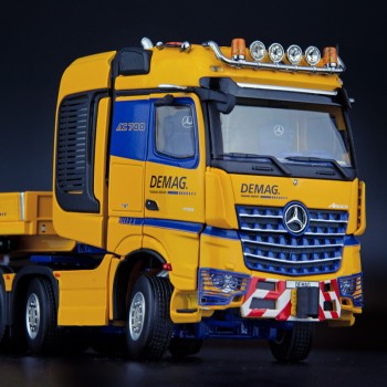 IMC Models 33-0161 Tadano Demag Mercedes-Benz Arocs SLT BigSpace 8x4 with Nooteboom MCO Semi Low Loader 7-Axle - Scale 1:50