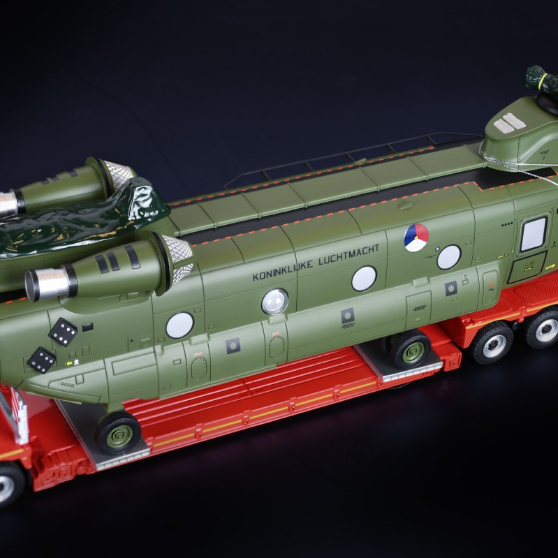 IMC Models 33-0193 Loads and Tools Chinook Helicopter Load - Scale 1:50