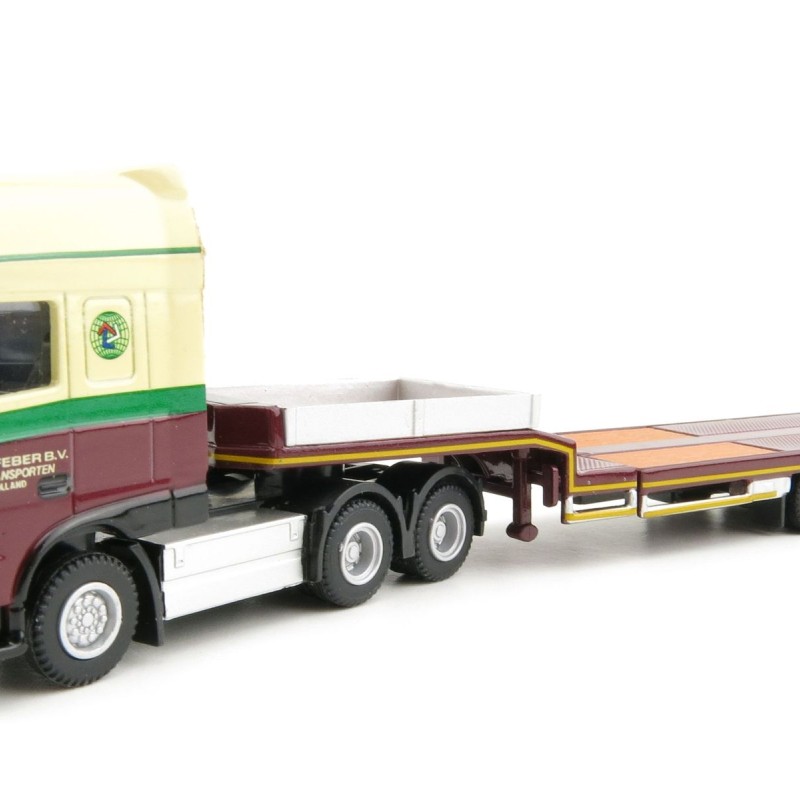 IMC Models 70-1003 - DAF XF Super Space Cab 6x4 with a Semi Low loader 3 axle E. Lafeber - Scale 1:87