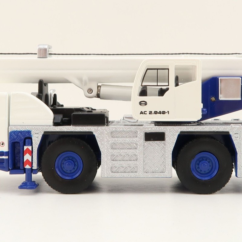 IMC Models 80-1028 Tadano AC 2.040-1 All Terrain Mobile Crane - Scale 1:87