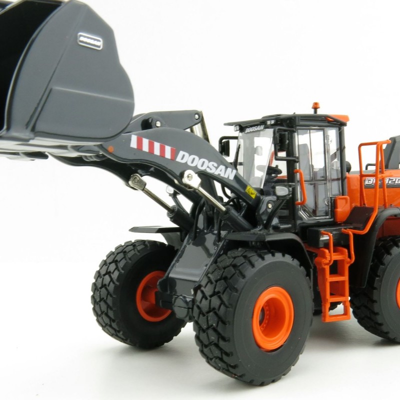 IMC Models 99-10101 Doosan DL420-7 Wheel Loader 1:50 