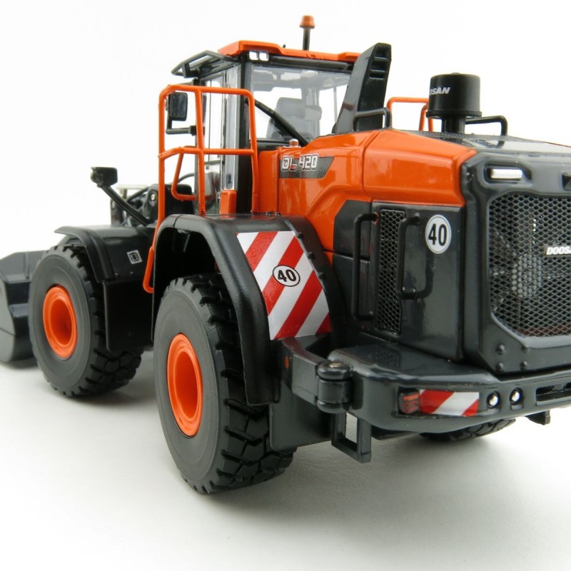 IMC Models 99-10101 Doosan DL420-7 Wheel Loader 1:50 