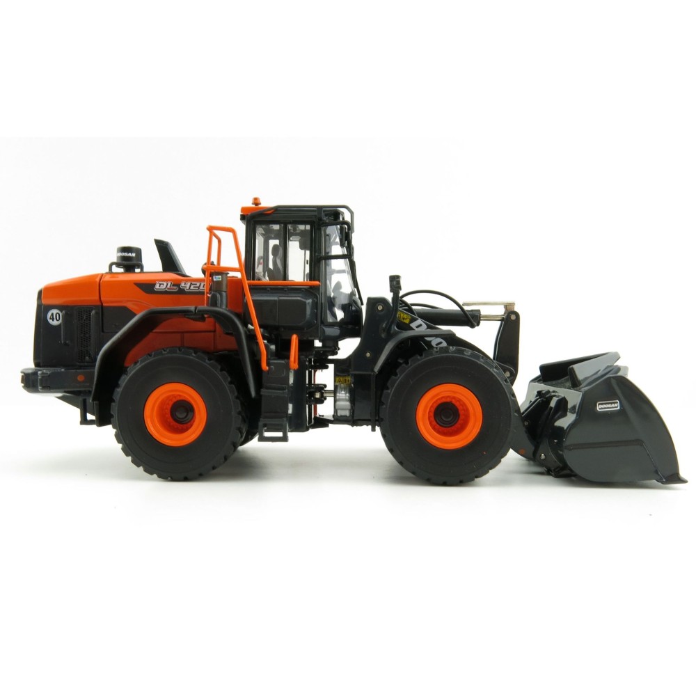 IMC Models 99-10101 Doosan DL420-7 Wheel Loader 1:50 