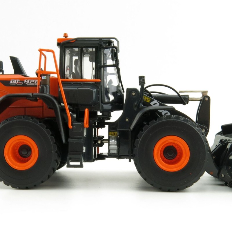 IMC Models 99-10101 Doosan DL420-7 Wheel Loader 1:50 