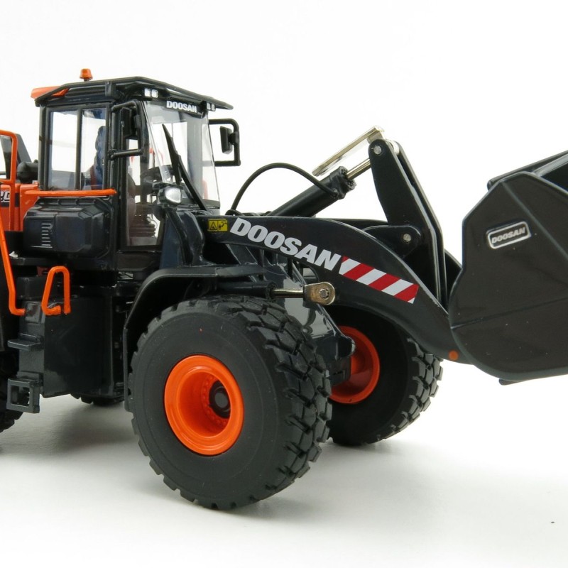 IMC Models 99-10101 Doosan DL420-7 Wheel Loader 1:50 