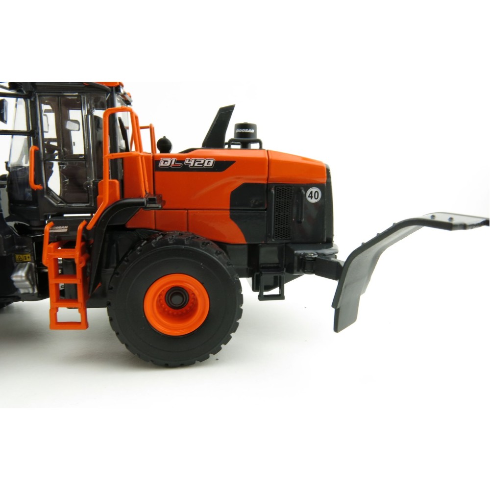 IMC Models 99-10101 Doosan DL420-7 Wheel Loader 1:50 