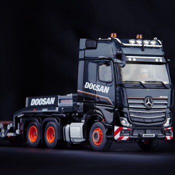 IMC Models 99-10102 Mercedes-Benz Actros 6x4 with Nooteboom OSDS Low Loader - Doosan - 1:50