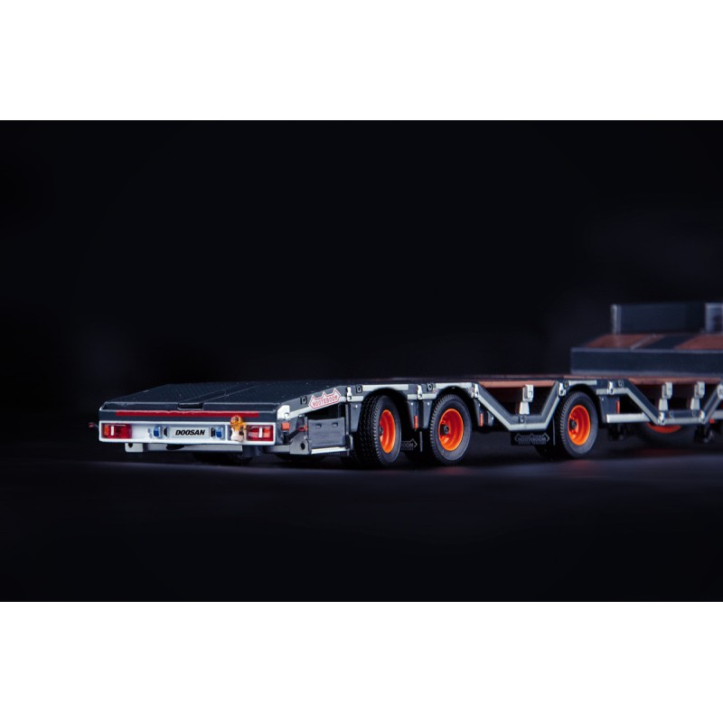 IMC Models 99-10102 Mercedes-Benz Actros 6x4 with Nooteboom OSDS Low Loader - Doosan - 1:50