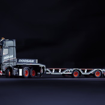 IMC Models 99-10102 Mercedes-Benz Actros 6x4 with Nooteboom OSDS Low Loader - Doosan - 1:50
