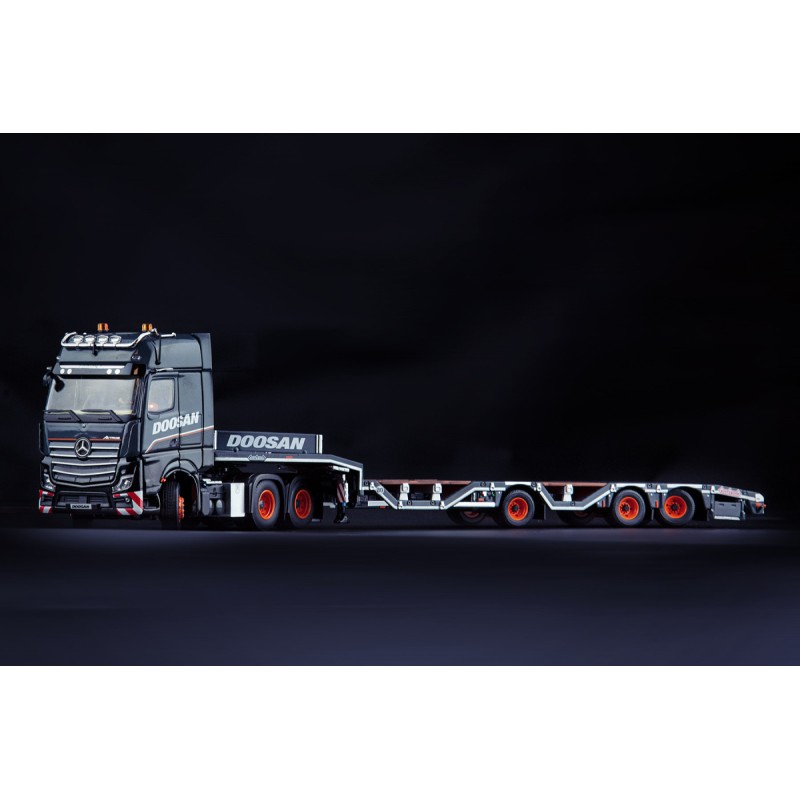 IMC Models 99-10102 Mercedes-Benz Actros 6x4 with Nooteboom OSDS Low Loader - Doosan - 1:50