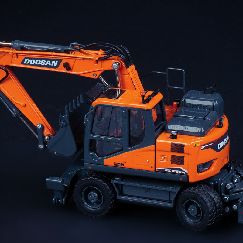 IMC Models 99-10106 Doosan DX 165-WR Wheel Excavator Scale 1:50