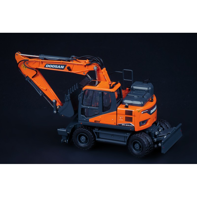 IMC Models 99-10106 Doosan DX 165-WR Wheel Excavator Scale 1:50