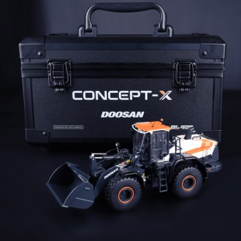IMC Models 99-10107 Doosan DL 420-7 Concept X Wheel Loader with Carry Case 1:50