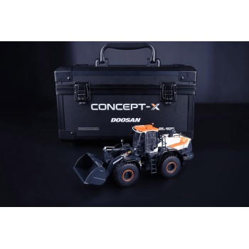 IMC Models 99-10107 Doosan DL 420-7 Concept X Wheel Loader with Carry Case 1:50