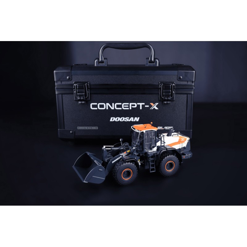 IMC Models 99-10107 Doosan DL 420-7 Concept X Wheel Loader with Carry Case 1:50
