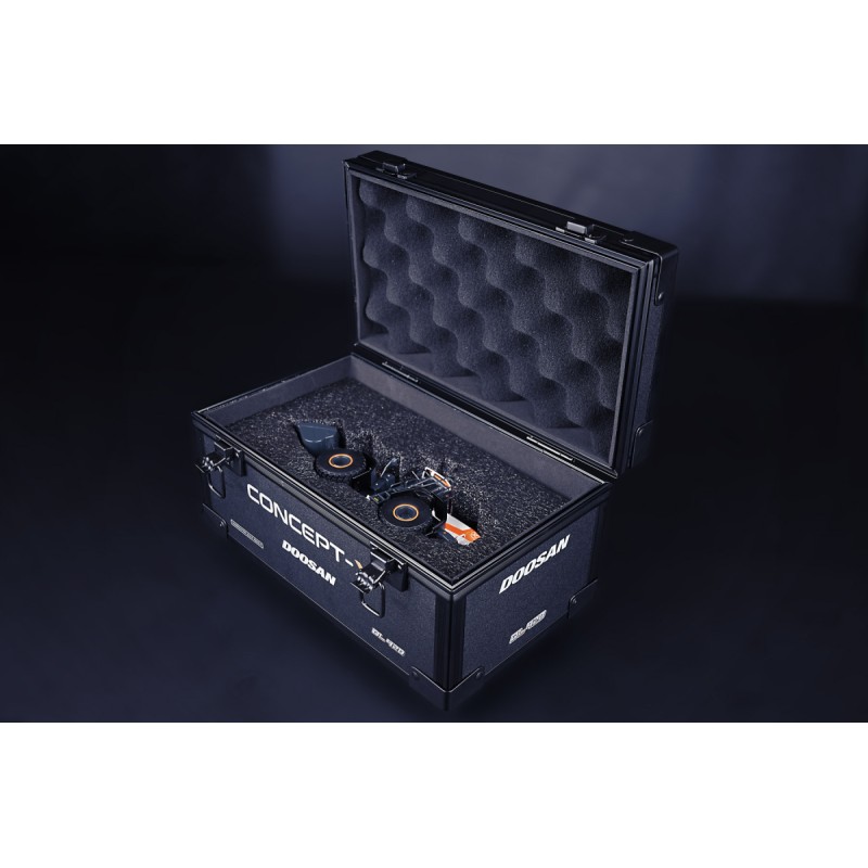 IMC Models 99-10107 Doosan DL 420-7 Concept X Wheel Loader with Carry Case 1:50