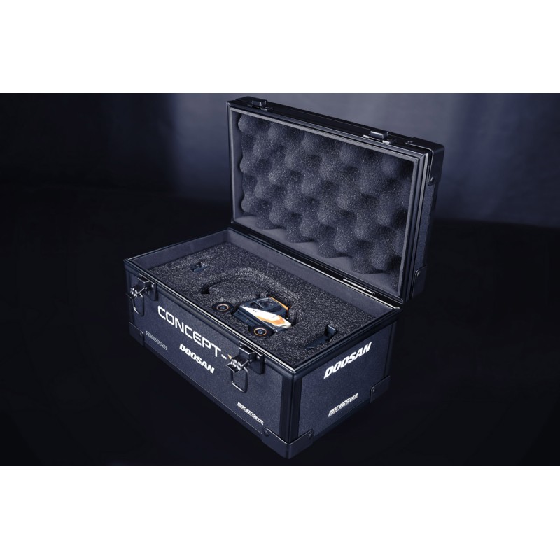 IMC Models 99-10108 Doosan DX 165-WR Concept-X Wheel Excavator with Carry Case 1:50