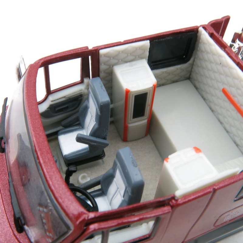 Tonkin Replicas 12-0131 - Kenworth T700 Sleeper Cab 6x4 Truck 53 ft  Reefer Box Trailer - JBS Carriers - Scale 1:53