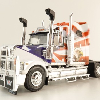 Hachette G1470002 - Western Star 4900 6x4 Truck 2015 American Eagle - Scale 1:43
