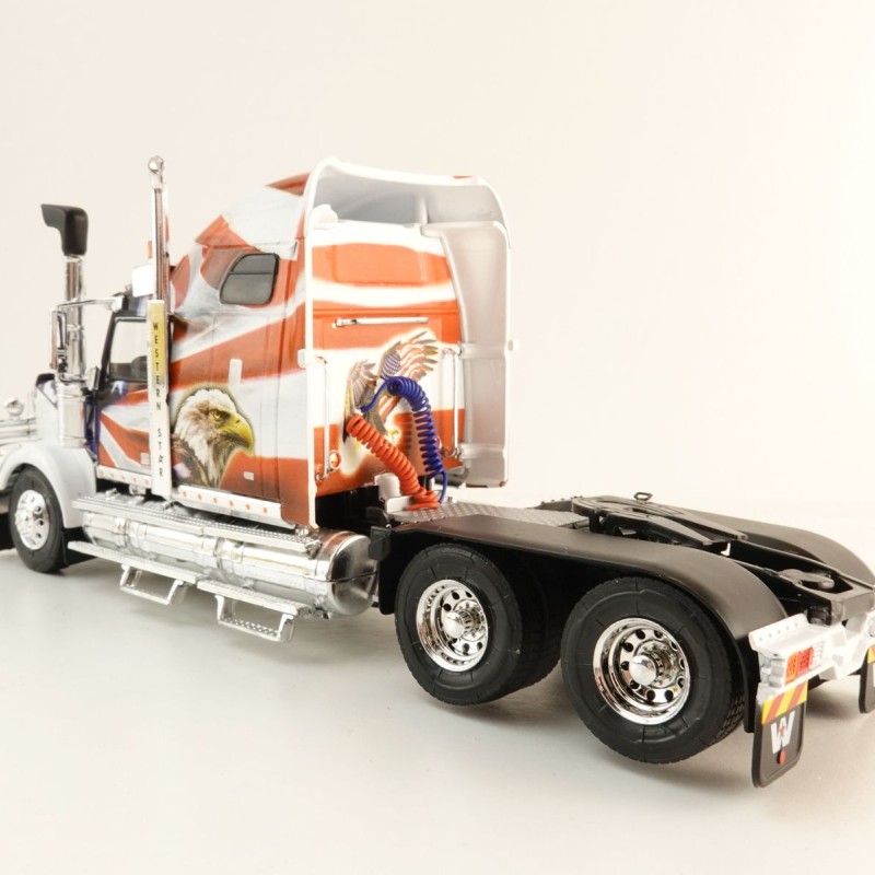 Hachette G1470002 - Western Star 4900 6x4 Truck 2015 American Eagle - Scale 1:43