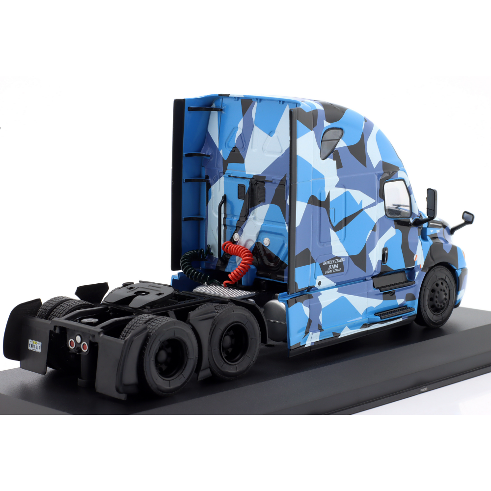 Hachette G1470007 - Freightliner Cascadia 6x4 Truck 2018 Blue Camouflage  - Scale 1:43 